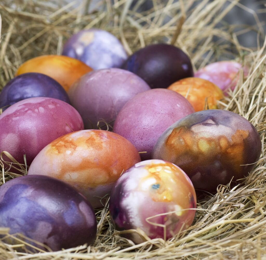 Typische Osterfarben und Bräuche zu Ostern