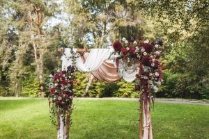 Hochzeitsbogen als Ideen für die spontane Gartenhochzeit