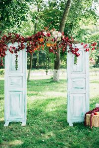 Vintage Türen als Ideen für die spontane Gartenhochzeit