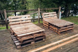 selbstgebaute Lounge Liege aus Paletten